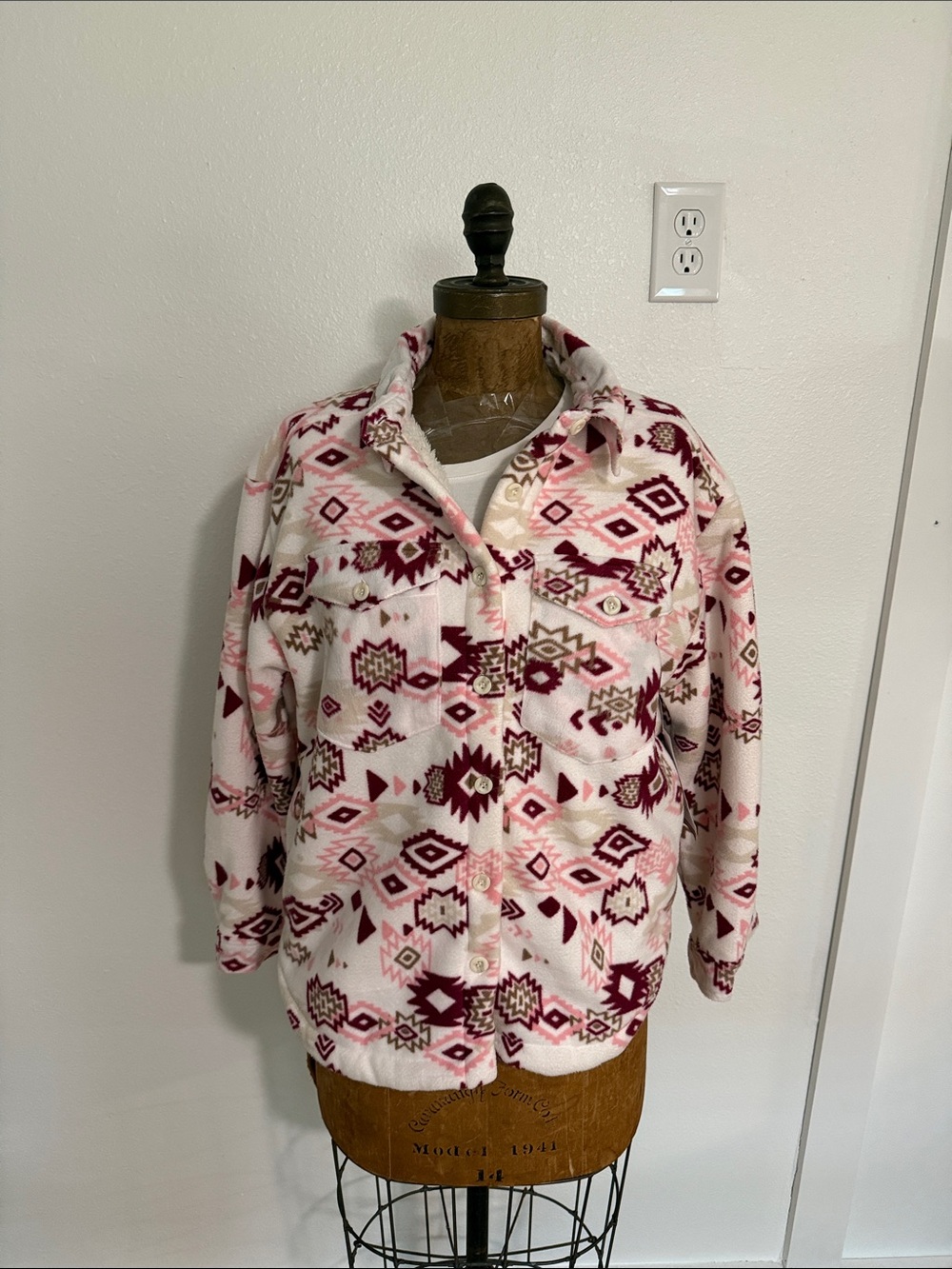 Women's Aztec Pattern Fleece Jacket - Pink & Burgundy